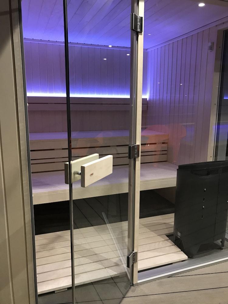 Hotel Le Cinq Hyper - Centre Шамбери Екстериор снимка