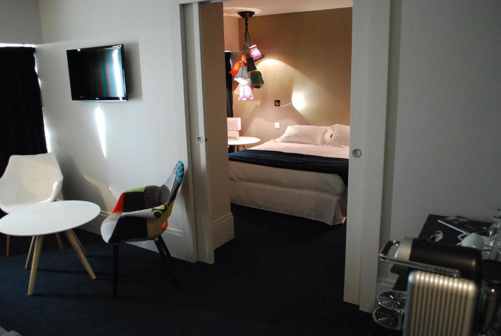 Hotel Le Cinq Hyper - Centre Шамбери Стая снимка